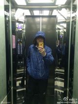 组图：《康熙》红人赵哥变型男 邪魅一笑自拍