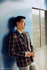 组图：佟大为夏日马场帅气写真畅享诗意生活