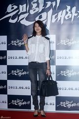 组图：裴勇俊捧场韩片首映 金贤重宋仲基齐亮相