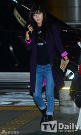 组图：李宝英李升基等赴港 韩彩英御姐范儿