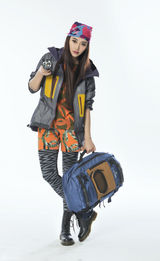 组图：爱戴婚后拍写真 演绎户外运动潮流