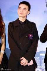 幻灯图：阿娇戴黑钻亮相贵宾酒会 投资豪宅让其增值