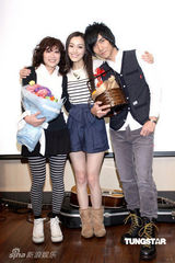 幻灯：静物乐团发新专辑 好友范玮琪贴心站台