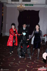 组图：高凌风拖病自卖演唱会 冷对演艺圈冷暖