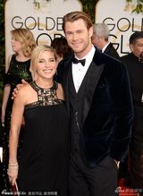 组图：金球颁奖“雷神”海姆沃斯携娇妻走红毯