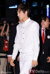 组图：EXO-K成员KAI迎接二十岁成人礼