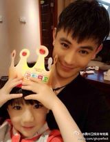 组图：最帅潮爸萌娃走红 潮萌不输林志颖父子