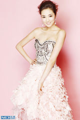 组图：林芮西粉色系写真演绎温柔一面