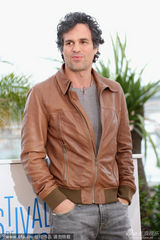 组图：《狐狸猎手》塔图姆客串摄影师耍宝不停