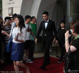 组图：郭敬明领《小时代》剧组 郭采洁挽柯震东