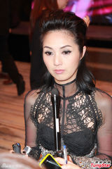 组图：人妻也性感！杨千嬅大胆尝试蕾丝透视装