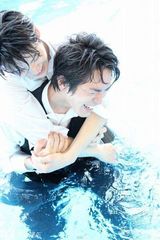 组图：腐女必入！日本推出《BL姿势写真集》