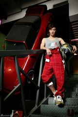 组图：乔任梁赛车写真活力魅影 显动感型男英姿