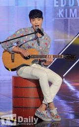 组图：B1A4凭新曲夺冠 T-ara孝敏透视裙秀性感