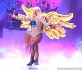 组图：Gaga演唱会现场豪放换装 爆乳网袜夺人眼