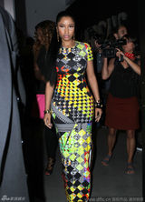 组图：麻辣鸡S曲线表情帝 珍妮花大嘴白裙美呆