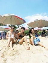 组图：艾怡良比基尼秀性感 七首连唱草莓音乐节