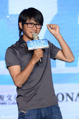 组图：韩寒新片724映 郭敬明附体谢小时代粉丝