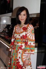 组图：李嘉欣爱子容貌被拍曝光 怒斥不妥当