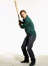 组图：布拉德-皮特拍运动写真 新郎官帅气挥棒