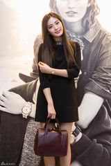 组图：韩星Nana姜敏赫亮相上海优雅迷人