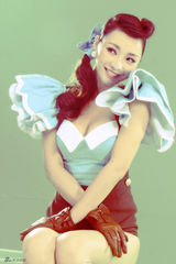 组图：柳岩《男神》MV热播 复古土妞造型惹人爱