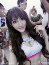 组图：大胸妹纸来啦！CJ胸猛开幕遭戏称硅胶展