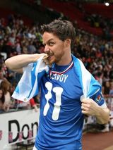 组图：慈善足球赛众星云集 X教授与鹰眼组队