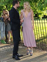 组图：库珀携娇艳女友现身 英皇室双公主争艳