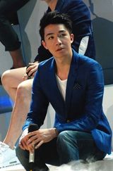 组图：俞灏明回天天向上 秀广场舞遭大妈疯抢