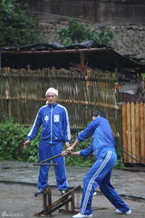 组图：多多贝儿集市风波显情深 复古运动会欢乐