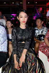 组图：白百何时尚活动五度换装 平底靴征战红毯