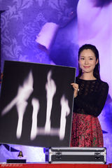 组图：《笔仙3》江一燕与小孩互动母性大发