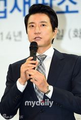 组图：韩星金明民任韩宪法裁判所宣传大使