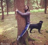 组图：奥斯卡新晋男配被玩坏 遭PS熊抱朱莉大腿