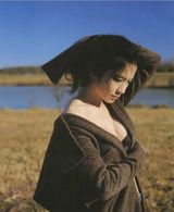 组图：林熙蕾早年大尺度写真 轻解内衣双峰傲人