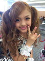 组图：日本9岁萝莉浓妆吓坏网友 似足32岁大妈