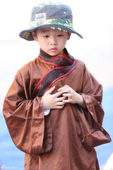 组图：姐姐吊威亚背台词 吴镇宇力捧为女一号