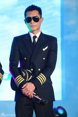 组图：冲上云霄北京开机 张智霖幽默揭机长职责