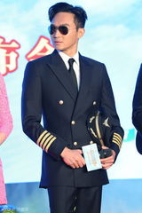 组图：冲上云霄北京开机 张智霖幽默揭机长职责