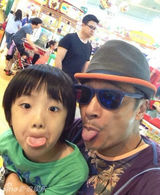 组图：吴镇宇儿子成长照曝光 曾被老爸评太帅