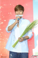 组图：罗志祥代言化身农夫 草帽单车齐上阵