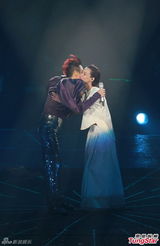 组图：草蜢携手赵学而杜德伟红馆开唱话当年