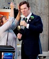 组图：卷福帅气绅士装演新片 与秃头德普演兄弟