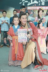 组图：李诗韵公开恋情 绯闻男友马国明送祝福