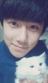 组图：清华校草李润东走红 女妆照生活照颜值爆表