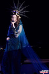 组图：看王菀之演唱会72变！泳装透视钢管舞