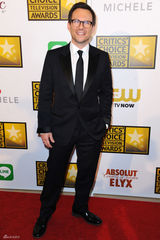 组图：评论家奖众星云集 谢耳朵帅气潘妮秀短发