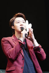 组图：JYJ朴有天日本会粉丝 俊秀在中支持