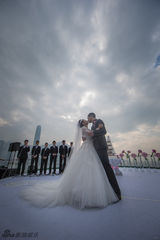 组图：刘璇婚礼内场写真曝光 阳光破云送祝福